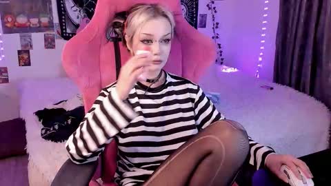 Snapshot of broodmommyy3 chatting on 16, 11, 2025 Martha online show from 16, 11, 2025