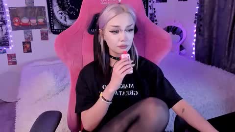 Snapshot of broodmommyy3 chatting on 25, 11, 2025 Martha online show from 25, 11, 2025