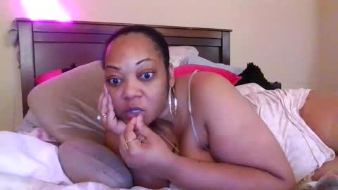 brownroundrenee online show from 3, 11, 2025