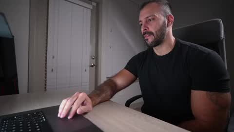 Snapshot of brucestryker chatting on 28, 12, 2024 onlyfans BRUCESTRYKER online show from 28, 12, 2024