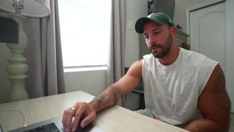 Snapshot of brucestryker chatting on 25, 11, 2025 onlyfans BRUCESTRYKER online show from 25, 11, 2025