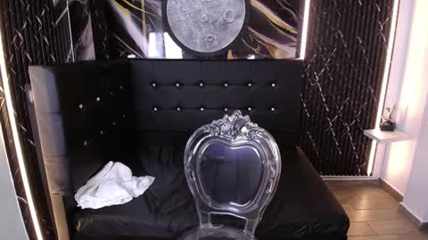 Bruja SCarlata online show from 6, 10, 2025