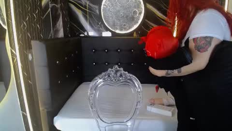 Bruja SCarlata online show from 12, 2, 2026