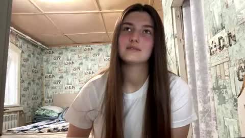 Snapshot of brunasizemore chatting on 19, 6, 2026 Mila online show from 19, 6, 2026