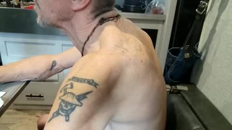 Snapshot of brushsquach chatting on 29, 11, 2025 Steve... aka SkinnieDippin aka TimberTramp online show from 29, 11, 2025