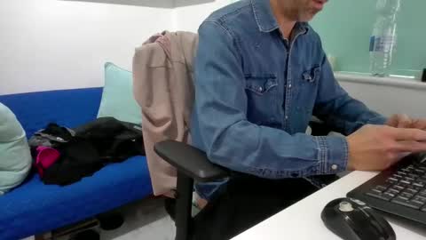 Snapshot of bubblebumdave chatting on 5, 11, 2025 Bubblebum online show from 5, 11, 2025