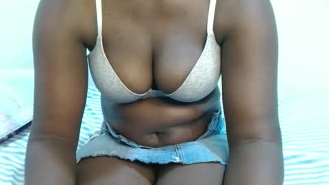 Snapshot of bubbly_ass30 chatting on 21, 11, 2025 bubbly_ass30 online show from 21, 11, 2025