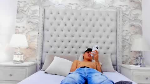 Snapshot of buda_and_cataleya_ chatting on 7, 10, 2025 Buda y Cataleya online show from 7, 10, 2025