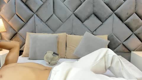 Snapshot of buda_and_cataleya_ chatting on 12, 11, 2025 Buda y Cataleya online show from 12, 11, 2025