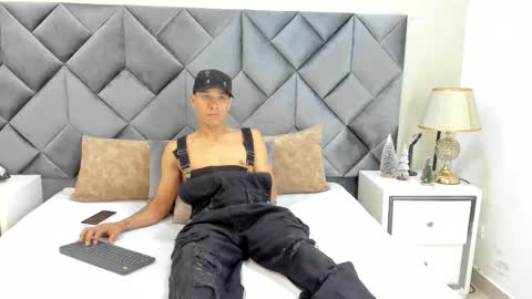 Snapshot of buda_and_cataleya_ chatting on 14, 12, 2025 Buda y Cataleya online show from 14, 12, 2025