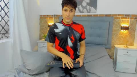 Snapshot of buddy_whitte chatting on 7, 2, 2025 Buddy Whitte online show from 7, 2, 2025