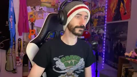 Snapshot of builtthispool chatting on 17, 12, 2025 Built This Pool online show from 17, 12, 2025