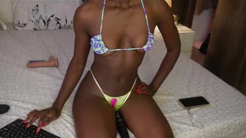 Snapshot of bunny_peaches22 chatting on 22, 3, 2026 QUEEN independent model online show from 22, 3, 2026