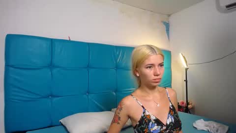 Snapshot of bunny_petit chatting on 14, 10, 2025 Buny online show from 14, 10, 2025