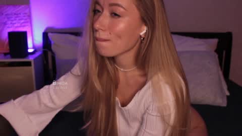 Snapshot of bunny_tsukino chatting on 5, 1, 2025 B U N N Y online show from 5, 1, 2025