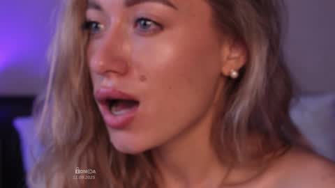 Snapshot of bunny_tsukino chatting on 11, 9, 2025 B U N N Y online show from 11, 9, 2025