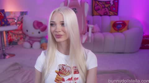 Snapshot of bunnydollstella chatting on 19, 11, 2025 Stella online show from 19, 11, 2025