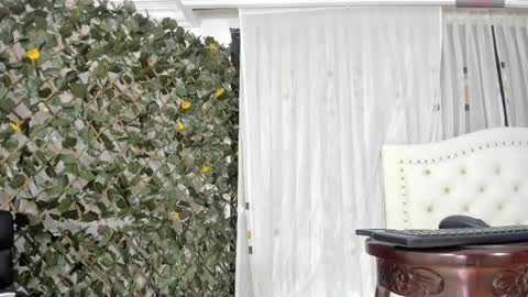 Snapshot of bunnyhots chatting on 25, 2, 2025 Angela Santini online show from 25, 2, 2025