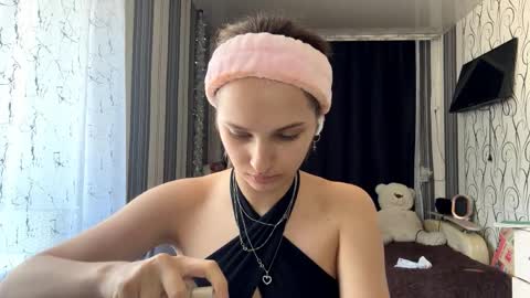 Snapshot of bunnytrussel chatting on 9, 5, 2026 Bella online show from 9, 5, 2026