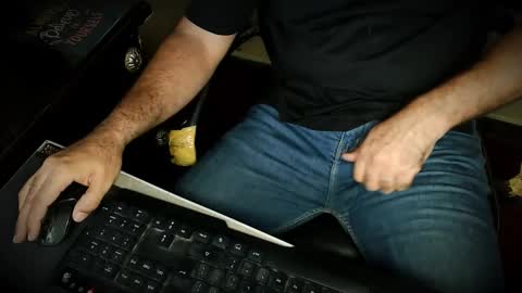 Snapshot of burlymonster chatting on 27, 10, 2025 Hairy Arabian online show from 27, 10, 2025