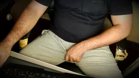 Snapshot of burlymonster chatting on 31, 10, 2025 Hairy Arabian online show from 31, 10, 2025