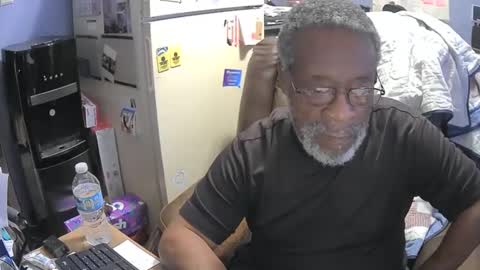 Snapshot of bushhunter23 chatting on 9, 1, 2025 bushhunter23 online show from 9, 1, 2025