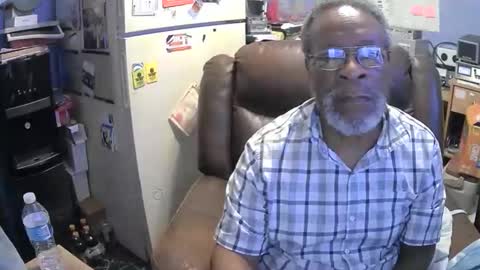 Snapshot of bushhunter23 chatting on 4, 12, 2025 bushhunter23 online show from 4, 12, 2025