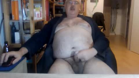 Snapshot of busibaer666 chatting on 17, 12, 2025 busi online show from 17, 12, 2025