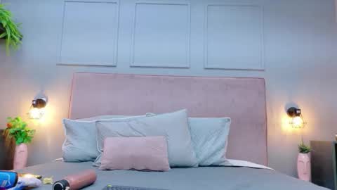 Busty zay online show from 17, 2, 2026