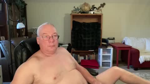 Snapshot of bustyballs100 chatting on 17, 11, 2025 bustyballs100 online show from 17, 11, 2025