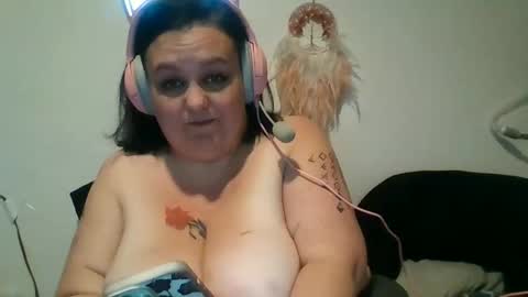 Snapshot of bustymilf94 chatting on 3, 2, 2026 bustymilf94 online show from 3, 2, 2026