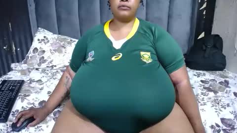 Snapshot of bustyqueenx25 chatting on 13, 11, 2025 bustyqueenx25 online show from 13, 11, 2025