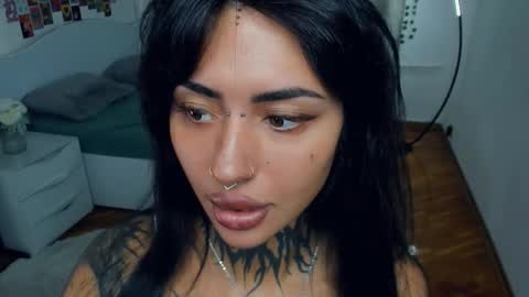 Snapshot of butter_f1y chatting on 12, 10, 2025 Sabrina online show from 12, 10, 2025