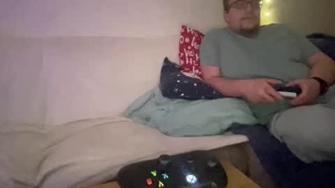 Snapshot of buzzndizzy chatting on 18, 12, 2025 buzzndizzy online show from 18, 12, 2025