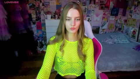 Snapshot of caaandy_girl chatting on 8, 10, 2025 Emily  online show from 8, 10, 2025