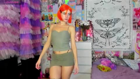 Snapshot of caaandy_girl chatting on 29, 10, 2025 Emily  online show from 29, 10, 2025