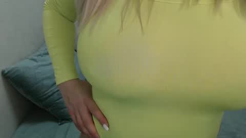 Snapshot of cadence_lux chatting on 1, 3, 2025 cadence_lux online show from 1, 3, 2025