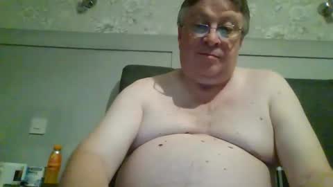 Snapshot of caerphillyphil chatting on 19, 10, 2025 caerphillyphil online show from 19, 10, 2025