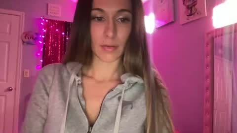 Snapshot of calibarbie24 chatting on 27, 11, 2025 calibarbie24 online show from 27, 11, 2025