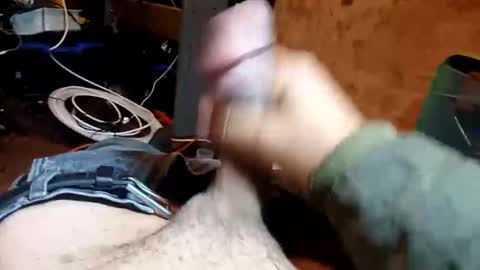 Snapshot of calisguitar chatting on 24, 11, 2025 Calisguitar online show from 24, 11, 2025