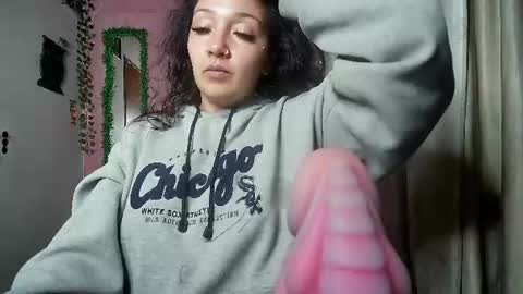 Snapshot of callme_lolas chatting on 19, 6, 2026 paula online show from 19, 6, 2026