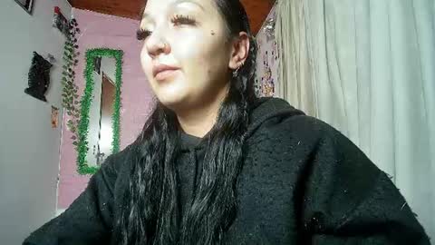 Snapshot of callme_lolas chatting on 7, 7, 2026 paula online show from 7, 7, 2026