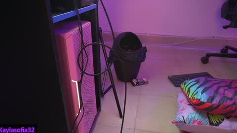 Snapshot of calypso_and_ge1 chatting on 5, 2, 2025 Calypso and Kayla online show from 5, 2, 2025