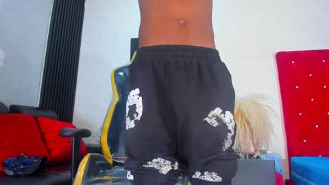 Snapshot of cam_brown chatting on 10, 10, 2025 online show from 10, 10, 2025