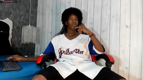 Snapshot of cam_brown chatting on 19, 10, 2025 online show from 19, 10, 2025