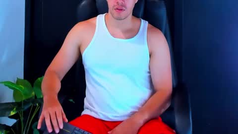 Snapshot of camara110 chatting on 2, 1, 2025 camara110 online show from 2, 1, 2025
