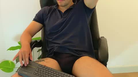 Snapshot of camara110 chatting on 23, 10, 2025 camara110 online show from 23, 10, 2025