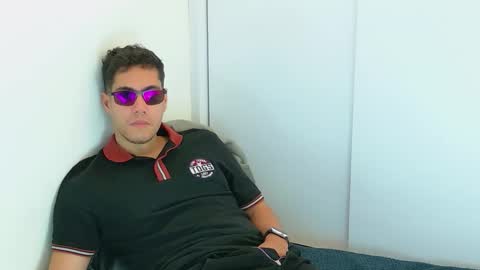 Snapshot of camara110 chatting on 12, 11, 2025 camara110 online show from 12, 11, 2025