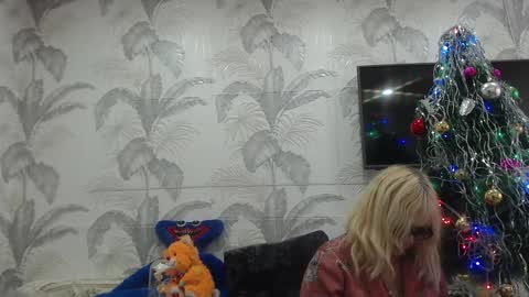 CamDiva1 online show from 24, 1, 2025