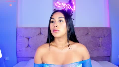 Snapshot of cameliaa_smiith chatting on 25, 1, 2025 Camelia Smith online show from 25, 1, 2025